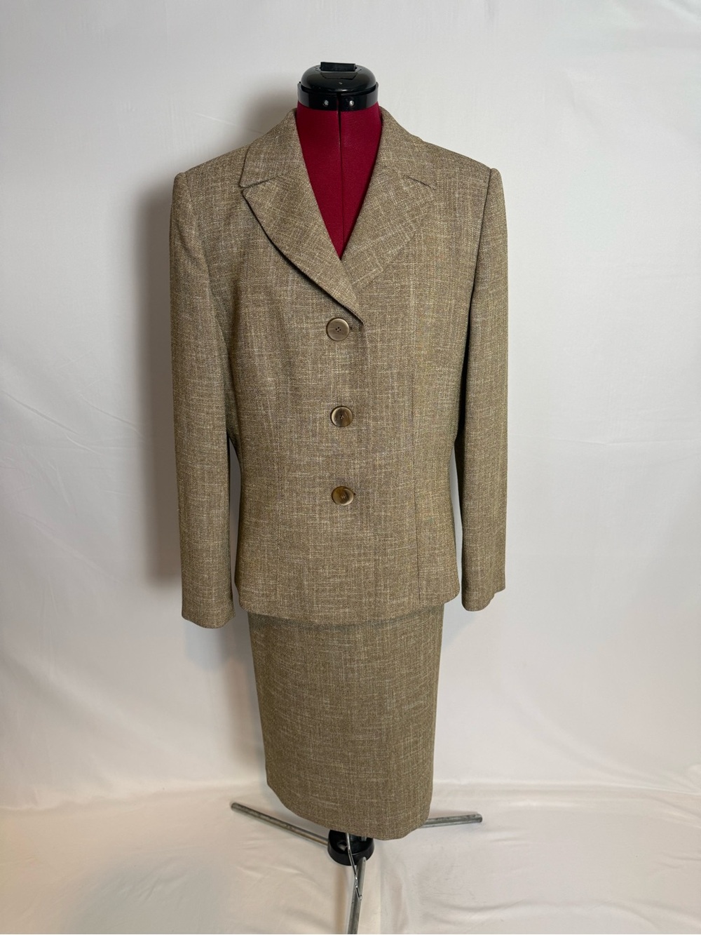 Le Suit Skirt Suit Woman's Size 12 Taupe 2-Piece Set Blazer & Skirt